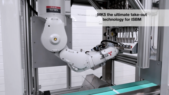 PCE自动化机器人在塑料成型中的应用_三菱电机工业机器人