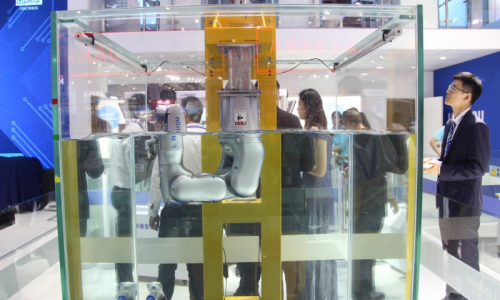 2019工博会_灵猴IP68防水机器人展示