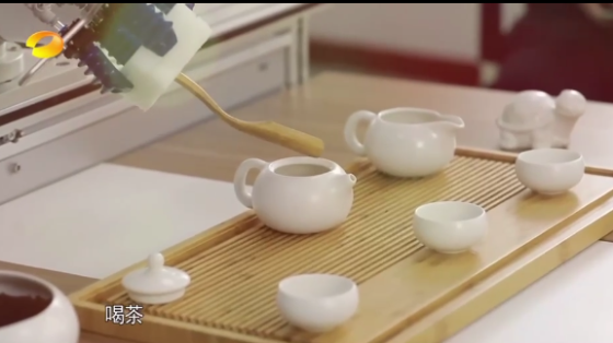 艾利特协作机器人+软体夹爪用于泡茶