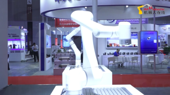 艾利特协作机器人EC612展会上展示
