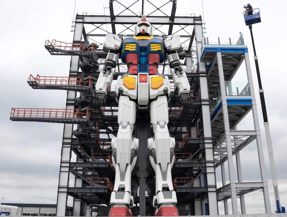 日本推出重达25公吨的巨型高达机器人