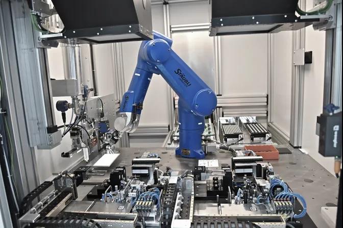 【史陶比尔】电子行业 | 机器人在工业4.0环境下装配智能传感器