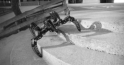 3D打印机制成六足机器人 轻松应对复杂地形