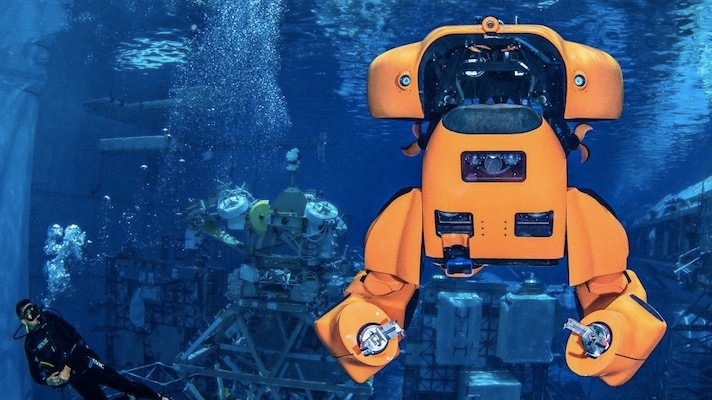 新型水下机器人30秒转换成人形完成深海任务